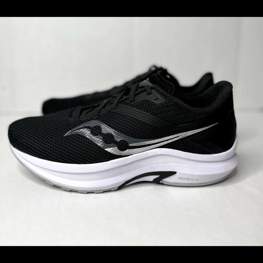 Saucony Axon black/white Men’s 10 NWBox S20657-45